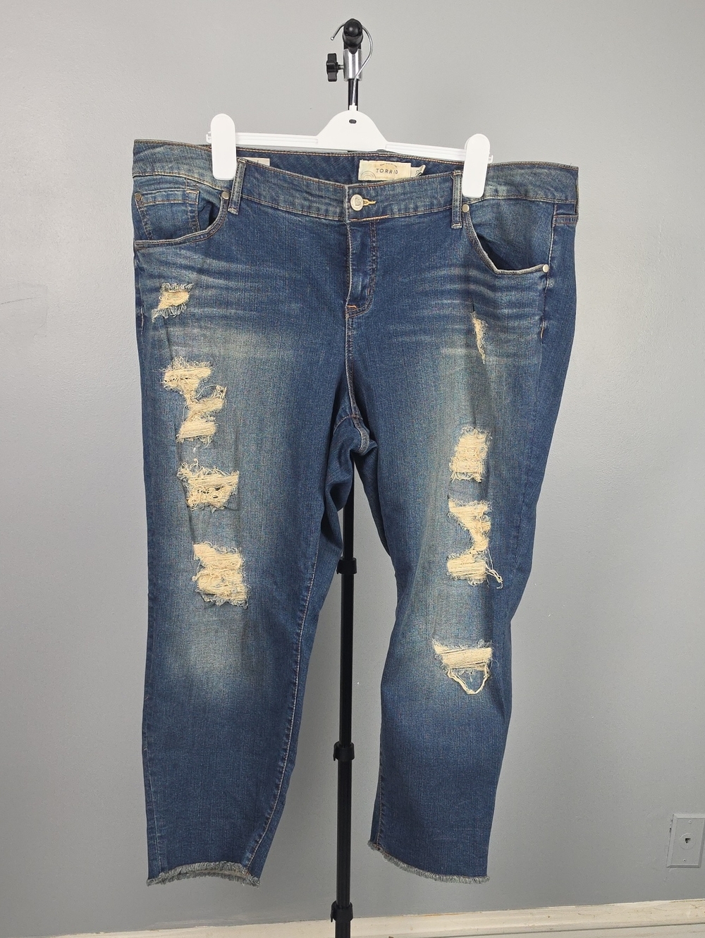 Torrid Boyfriend Distressed Ripped Jeans Size 22 Medium Wash Frayed Hem
